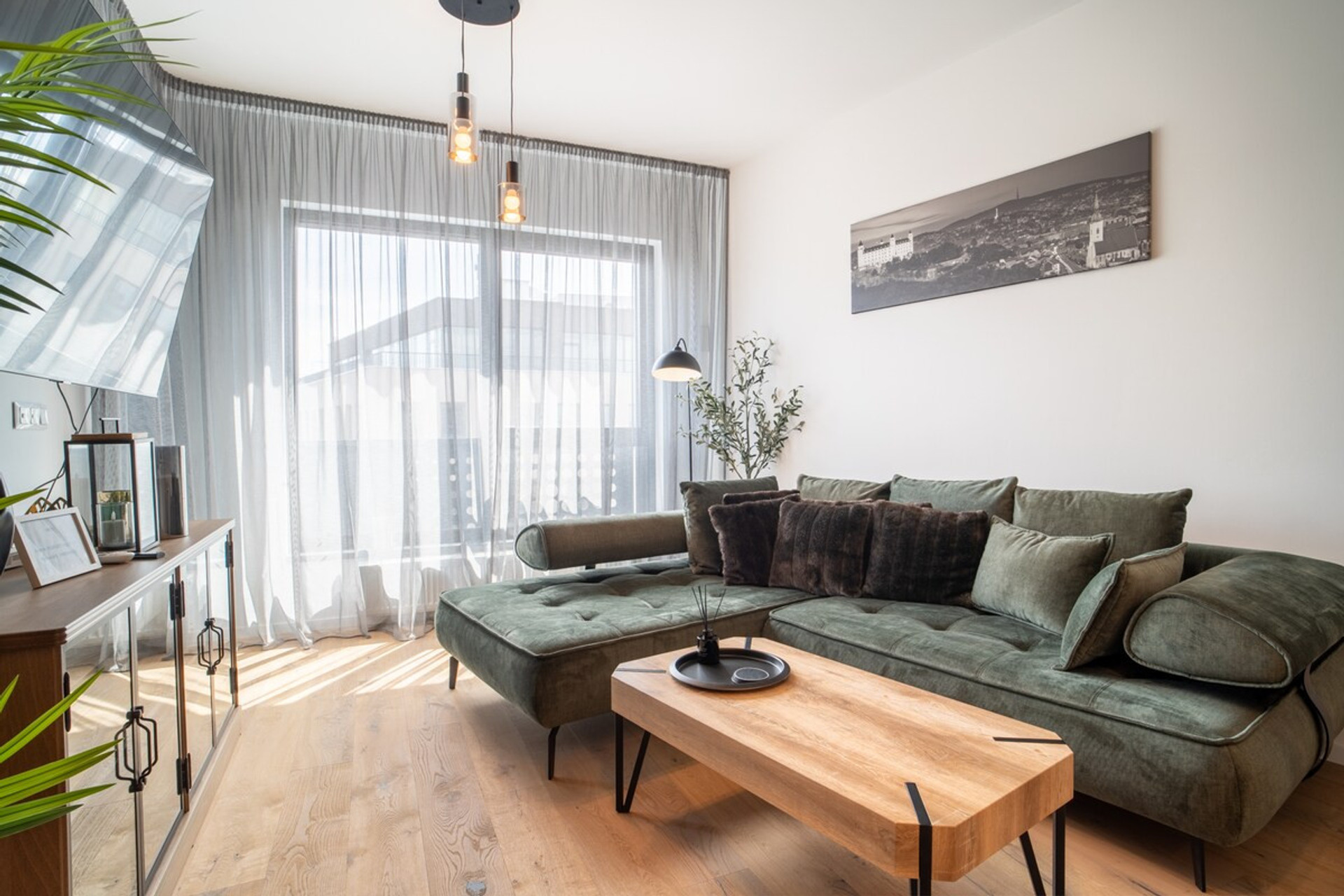 Living room image 2