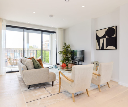 The Brondesbury Hideaway - 3 BDR Flat with Balcony