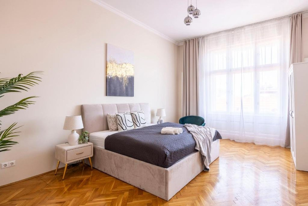 Exclusive & Cozy Central Suite w' Balcony preview