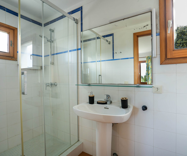 Unique Room in 340m2 VillaBetween sea and mountain