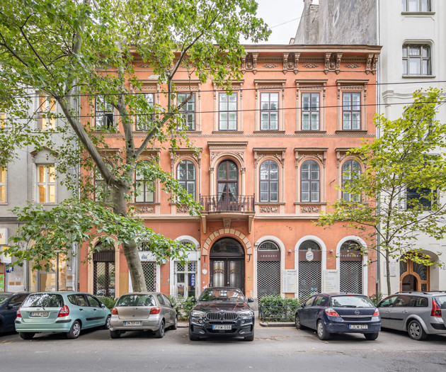 Peaceful Modern City Center Apartment