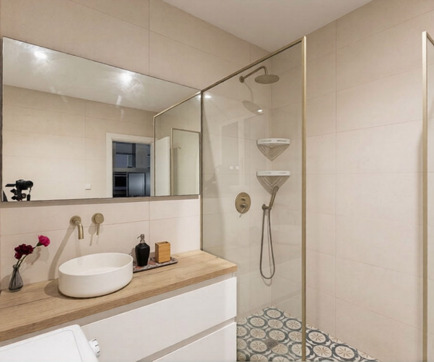 Large, modern house in Valencia City!