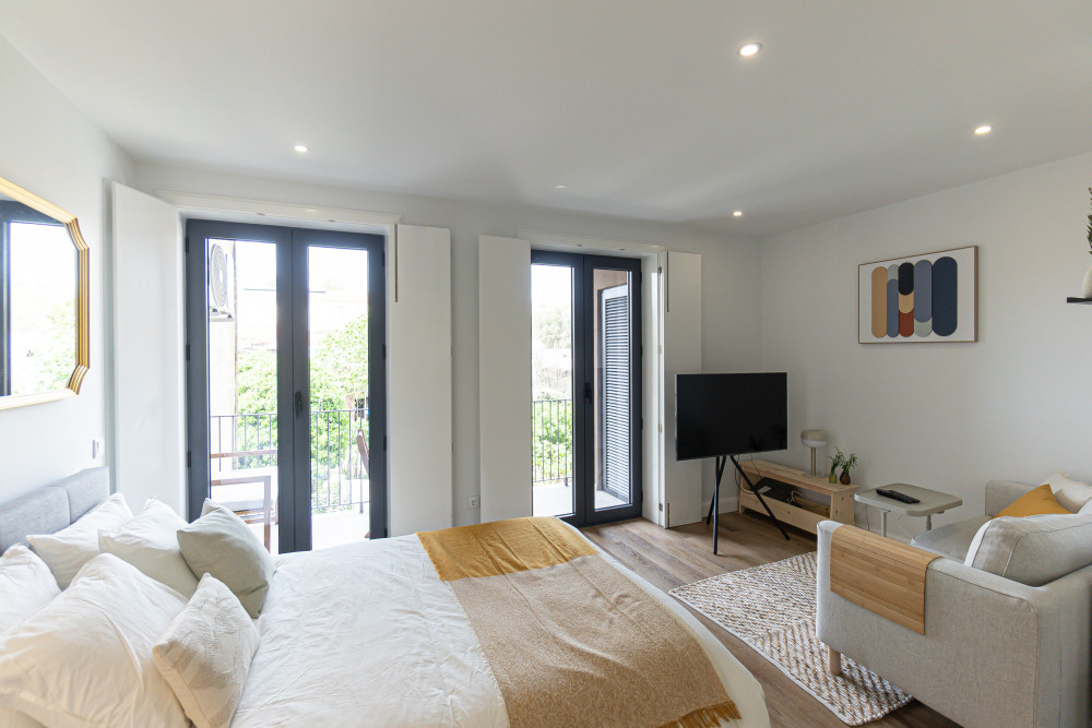 Charming Central Porto Apartment - Available Now! preview