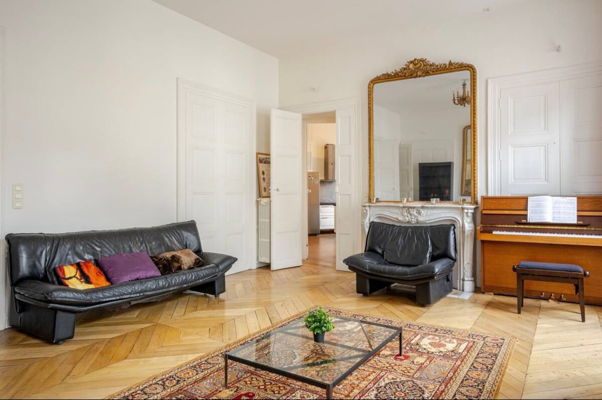 Living room image 3
