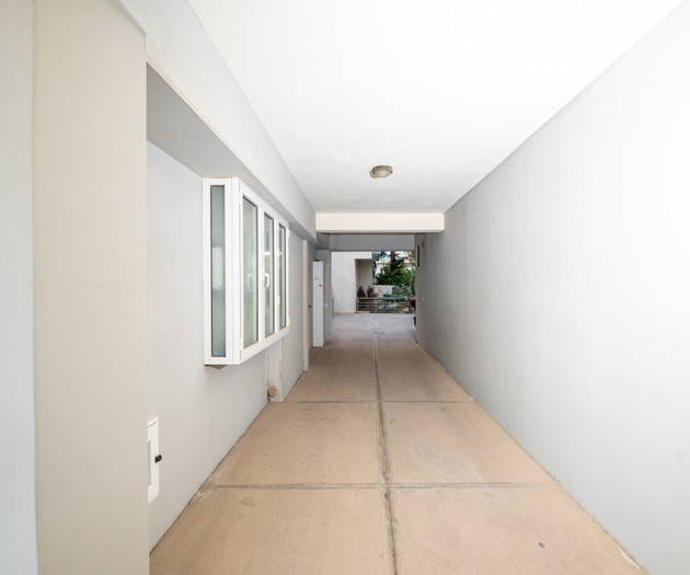 ATOM | Minimal Apartment with Parking & WiFi