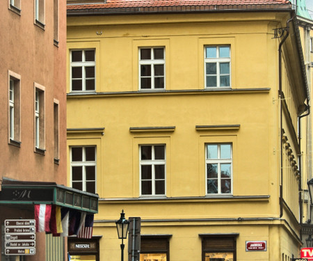 R23 Serviced Two-Bedroom Apartment in The Old Town