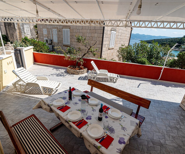 A1 apartment next to the beach, with the sea view