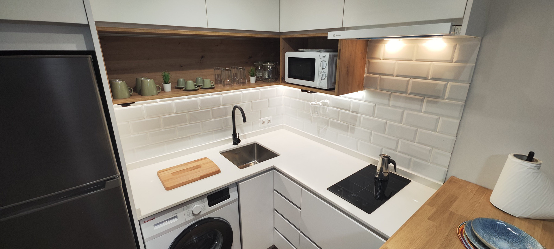 Compact modern kitchen
