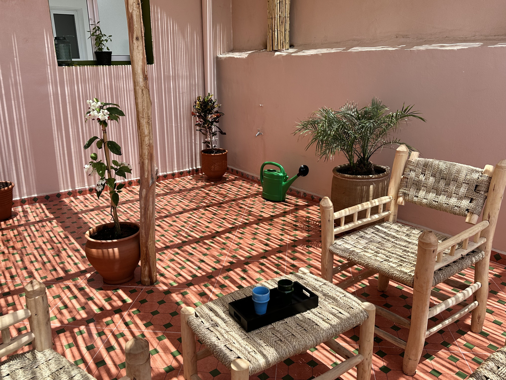 Furnished shared terrace