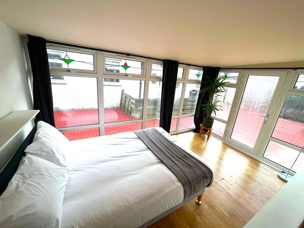 Spacious 4BR Edinburgh Home | Free Parking preview