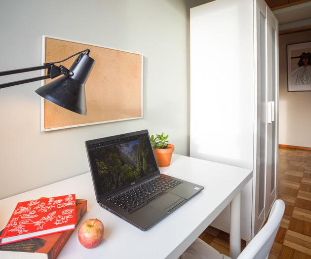 sunny retro coliving - Indigo Bedroom