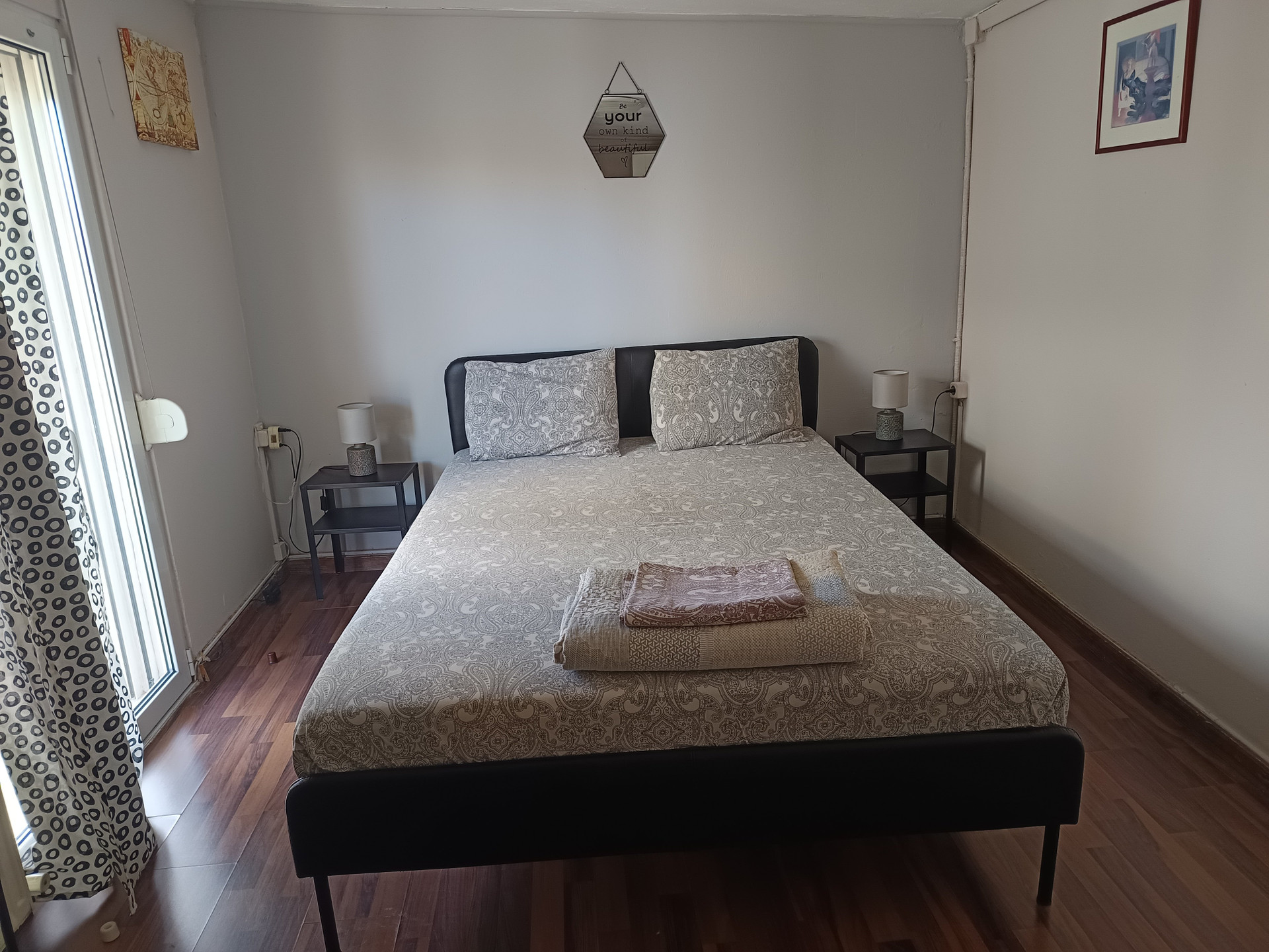 Double bedroom with nightstands
