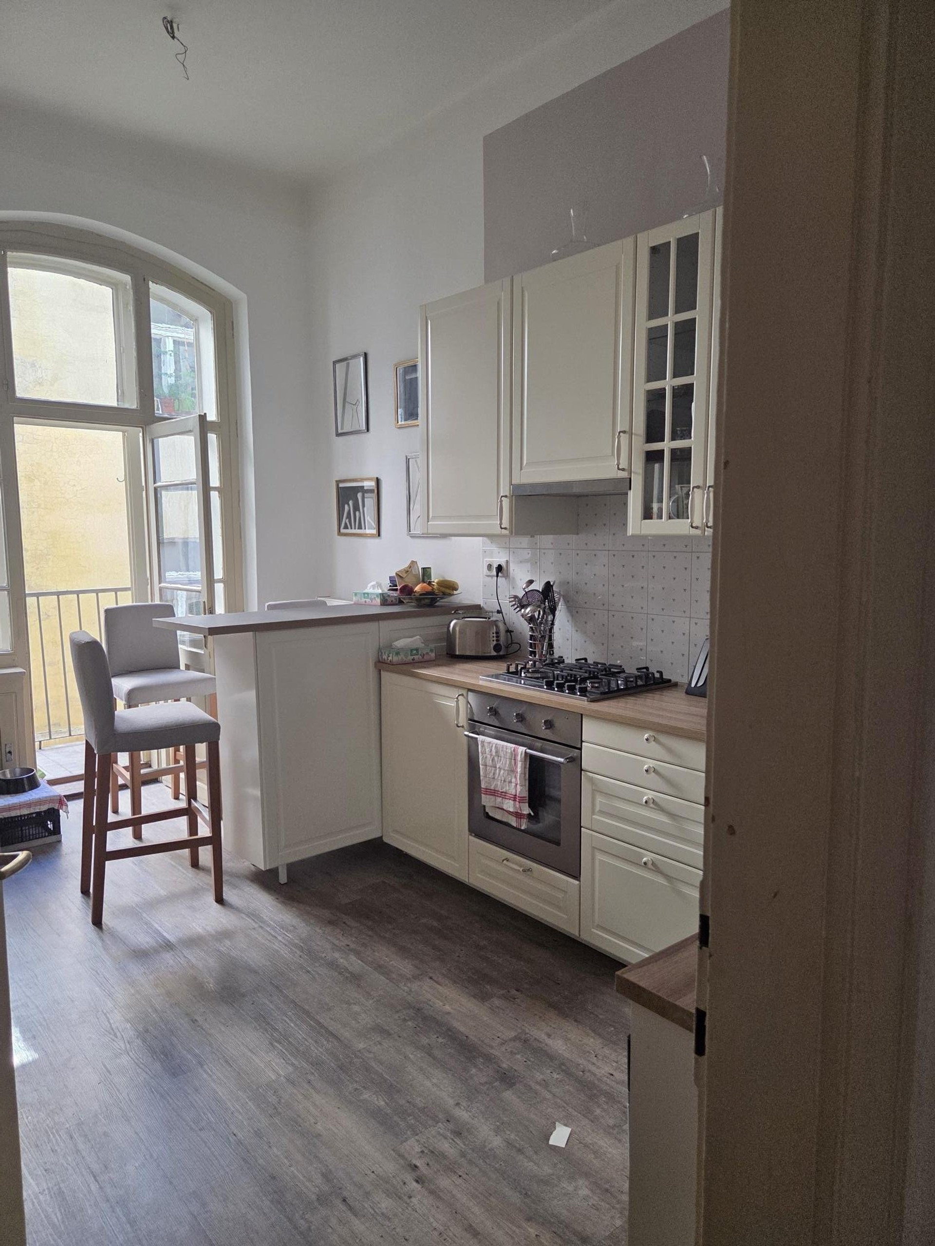 Kitchen with access to the balcony