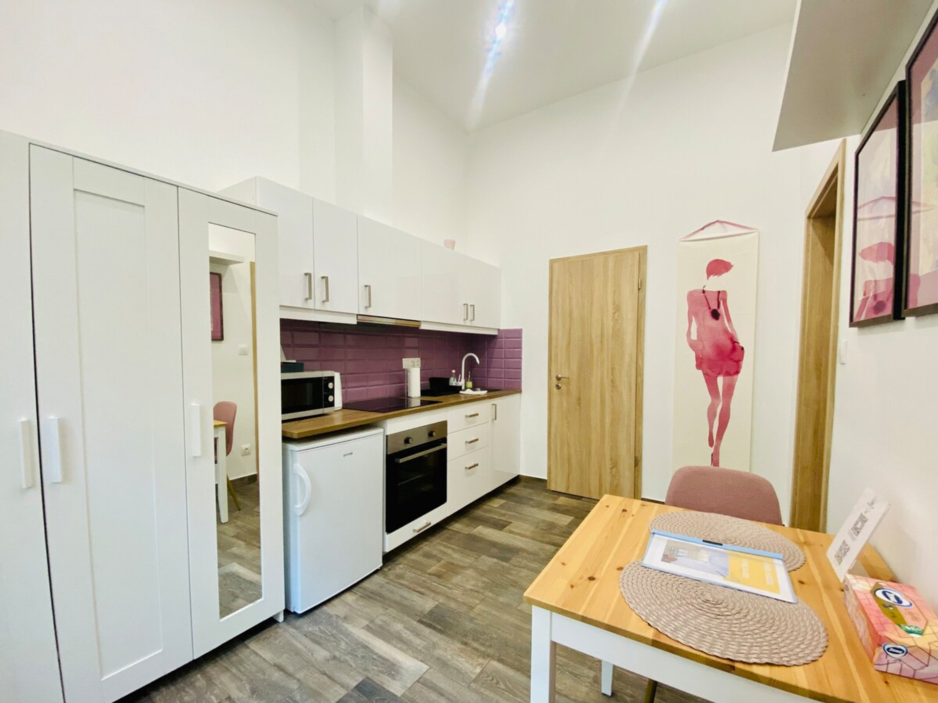Full kitchen image 1