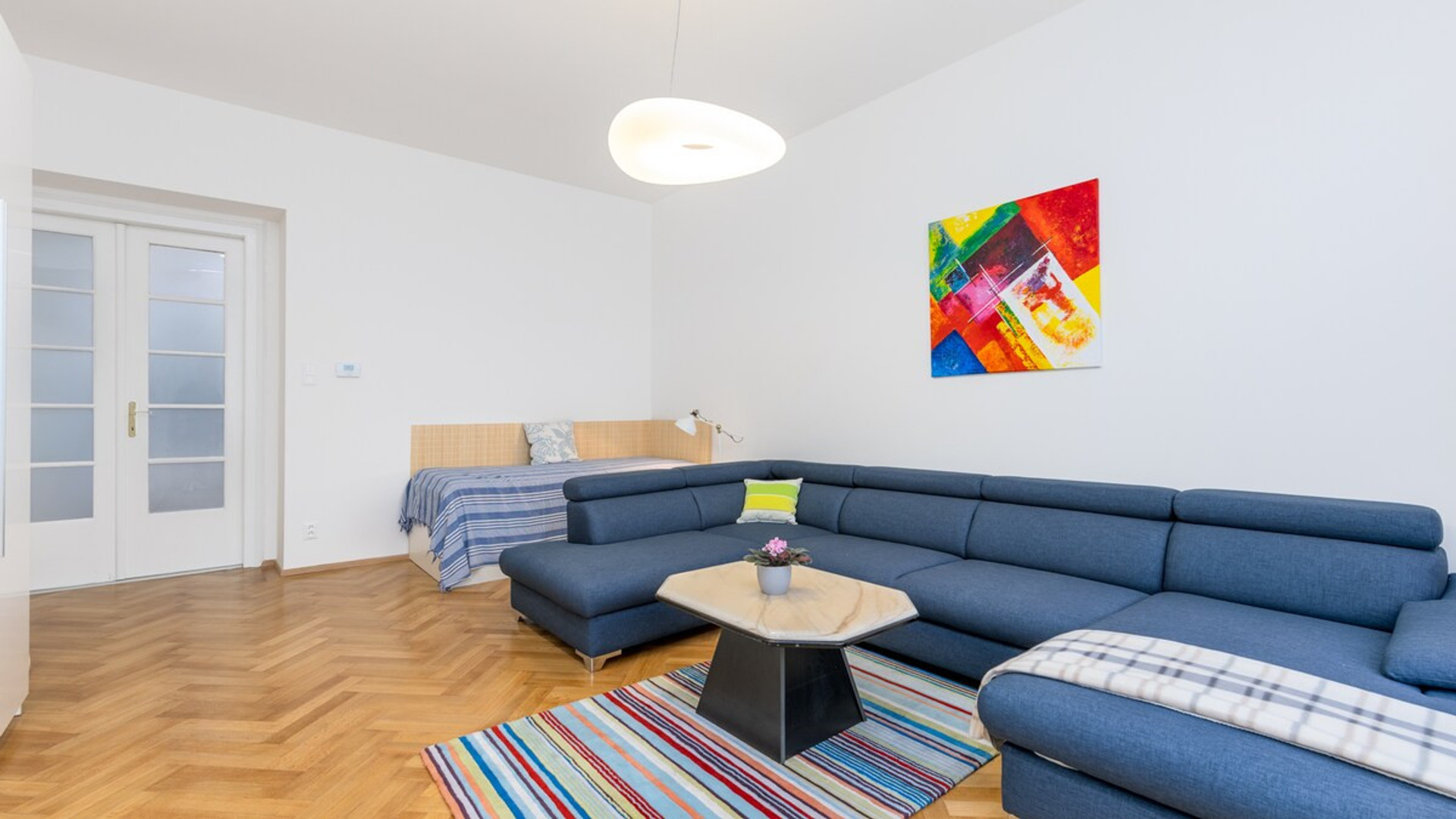 Living area image 2