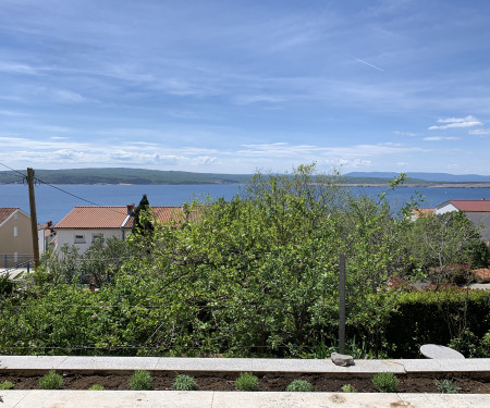 Spacious detached house by the sea