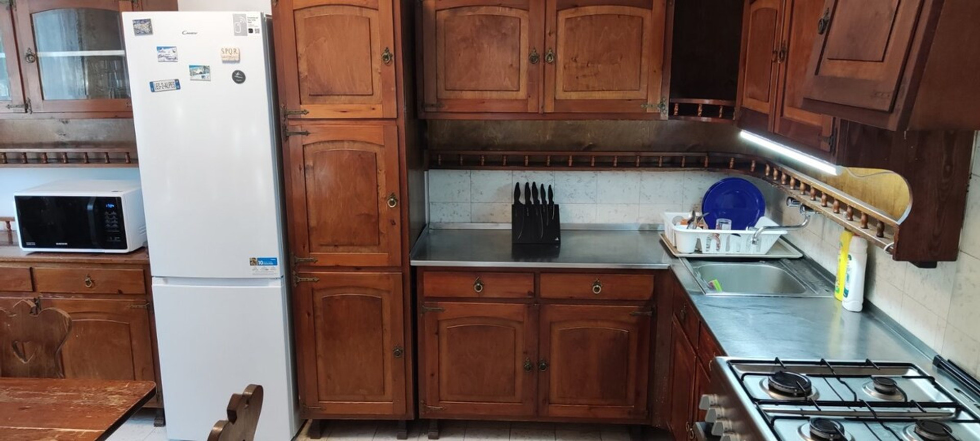 Full kitchen image 2