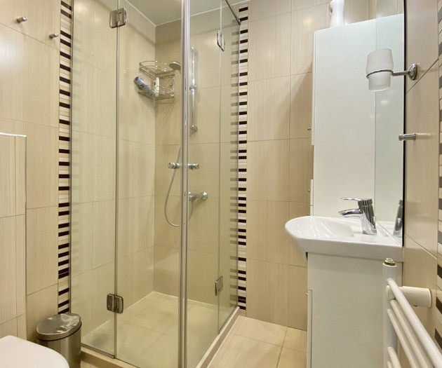 Entire Apartment for 4 Guests in Sofia, Banishora