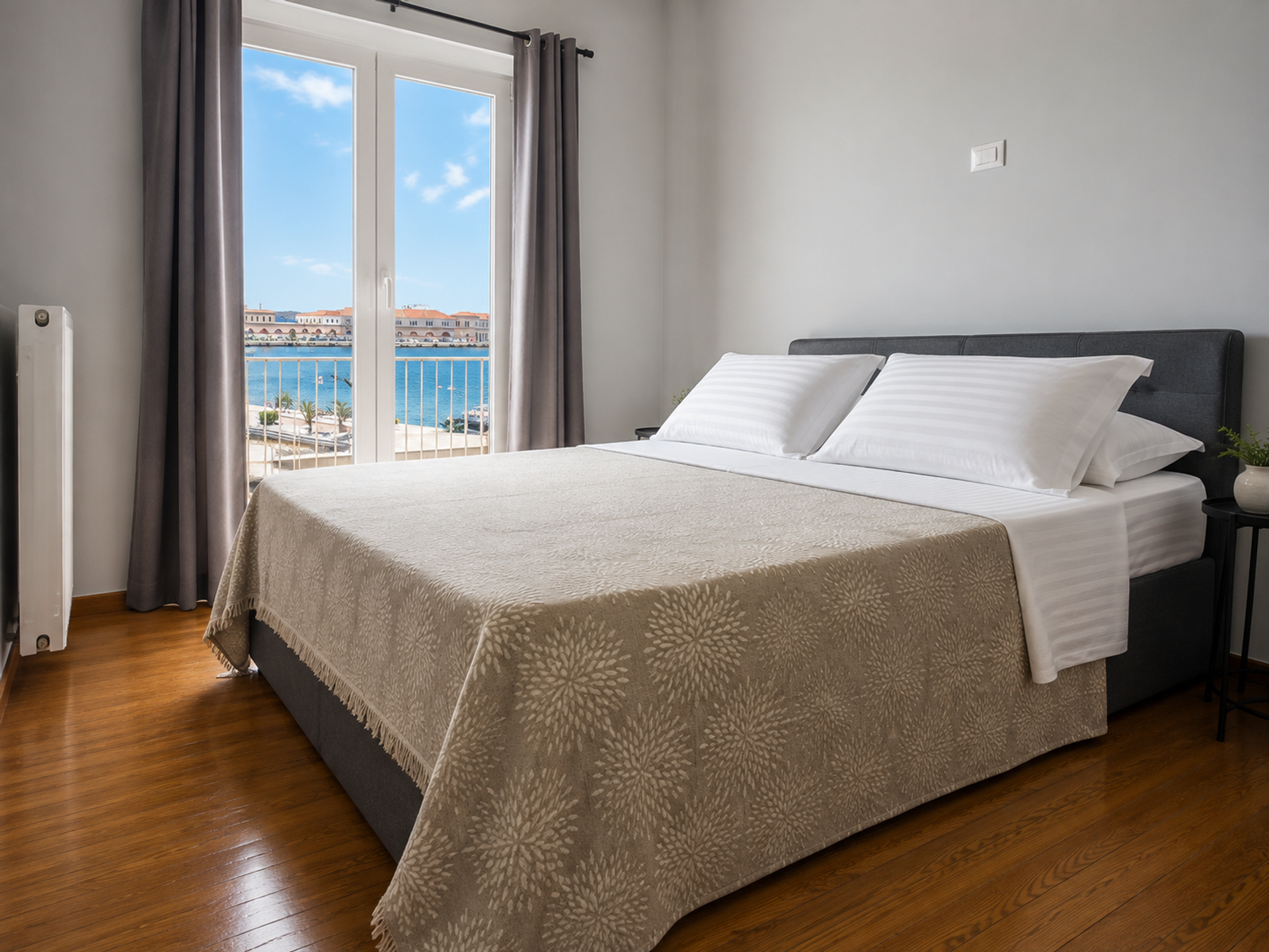 Bedroom with sea view