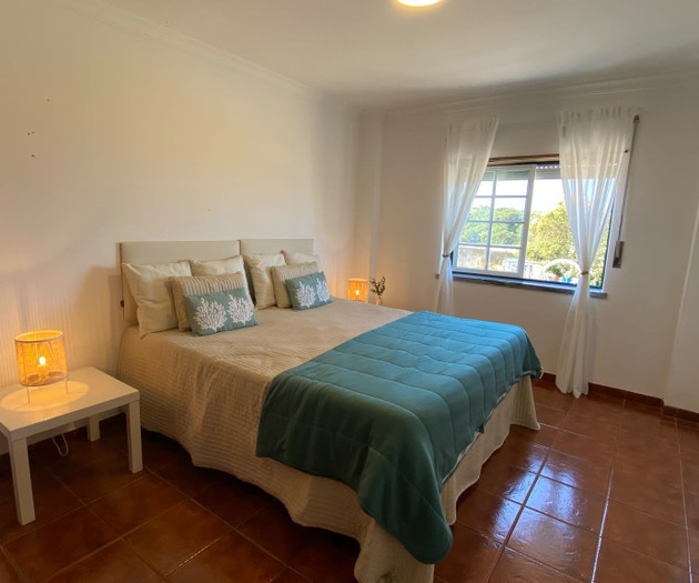 Charming Coastal 2-Bedroom Apartment