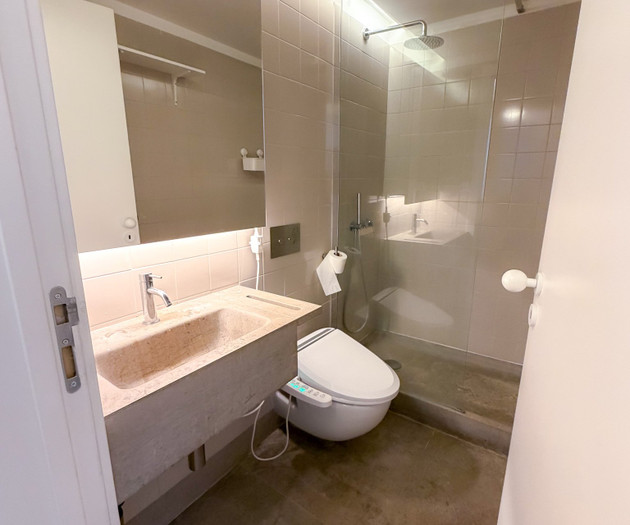 High-end T2 in a fully renovated building