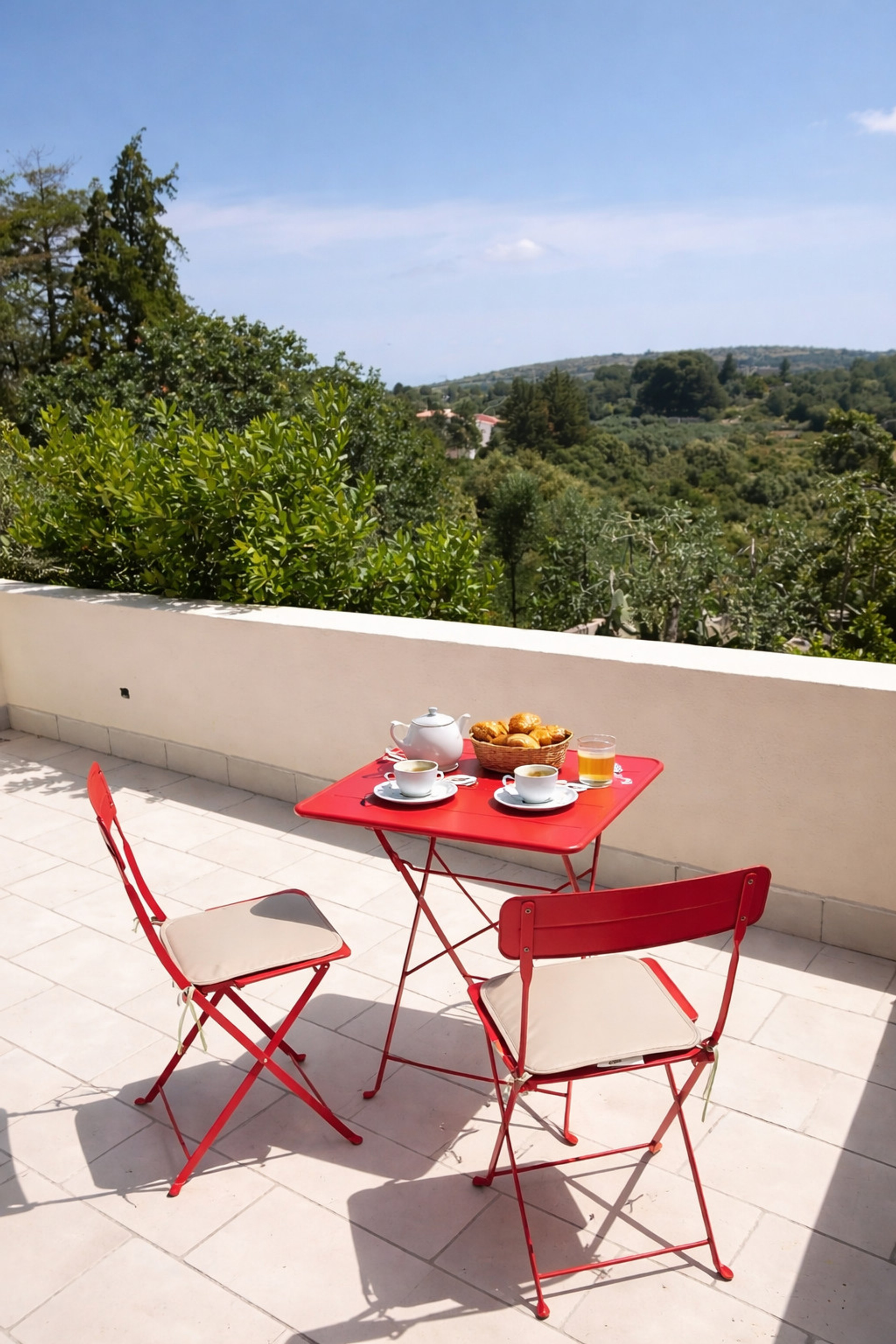 Outdoor breakfast