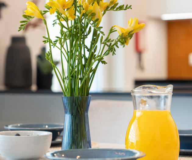 Table setting with flowers
