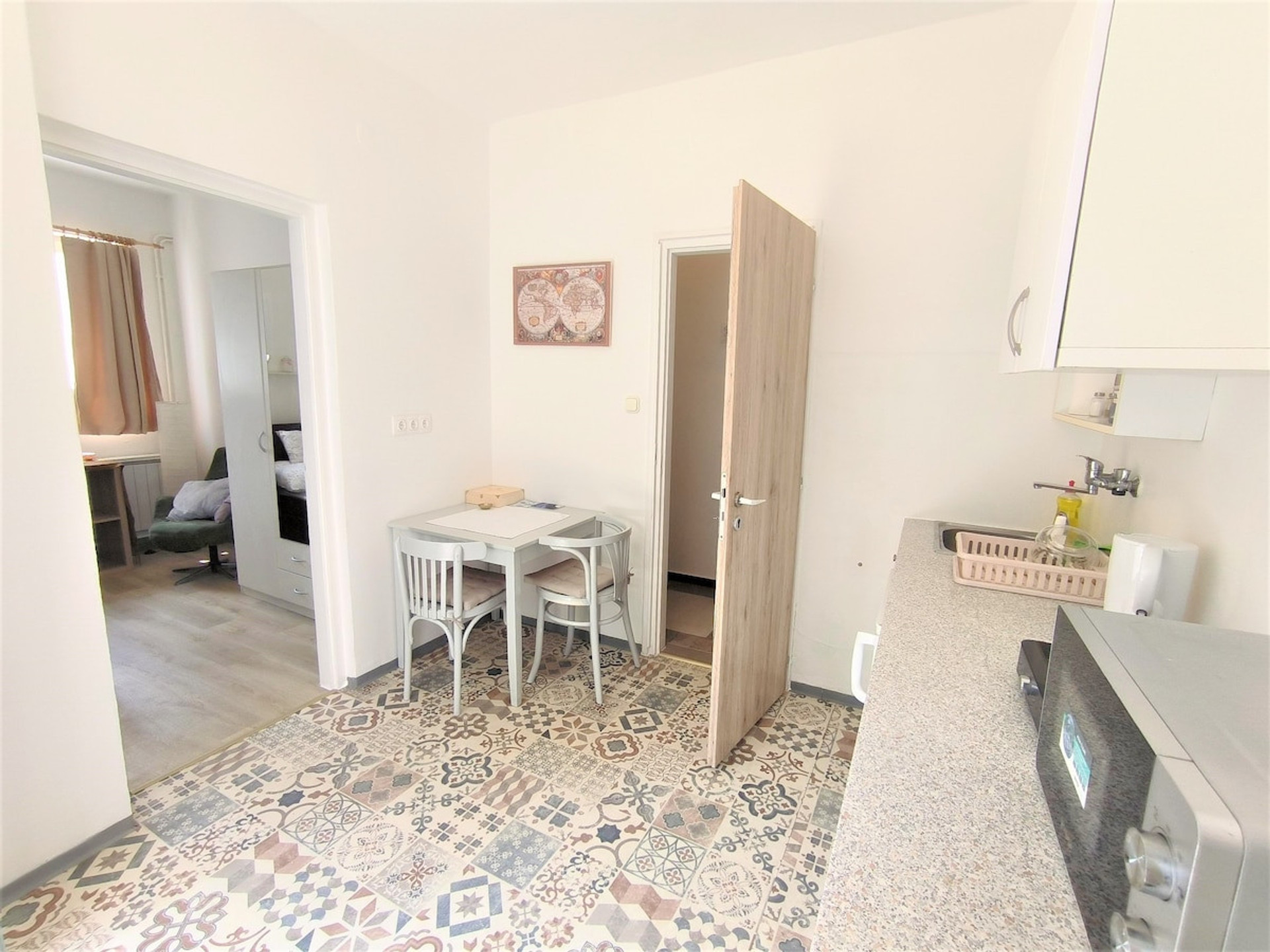 Full kitchen image 1