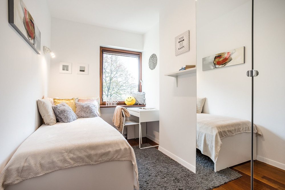Room for a girl near Metro Wilanowska in Warsaw preview