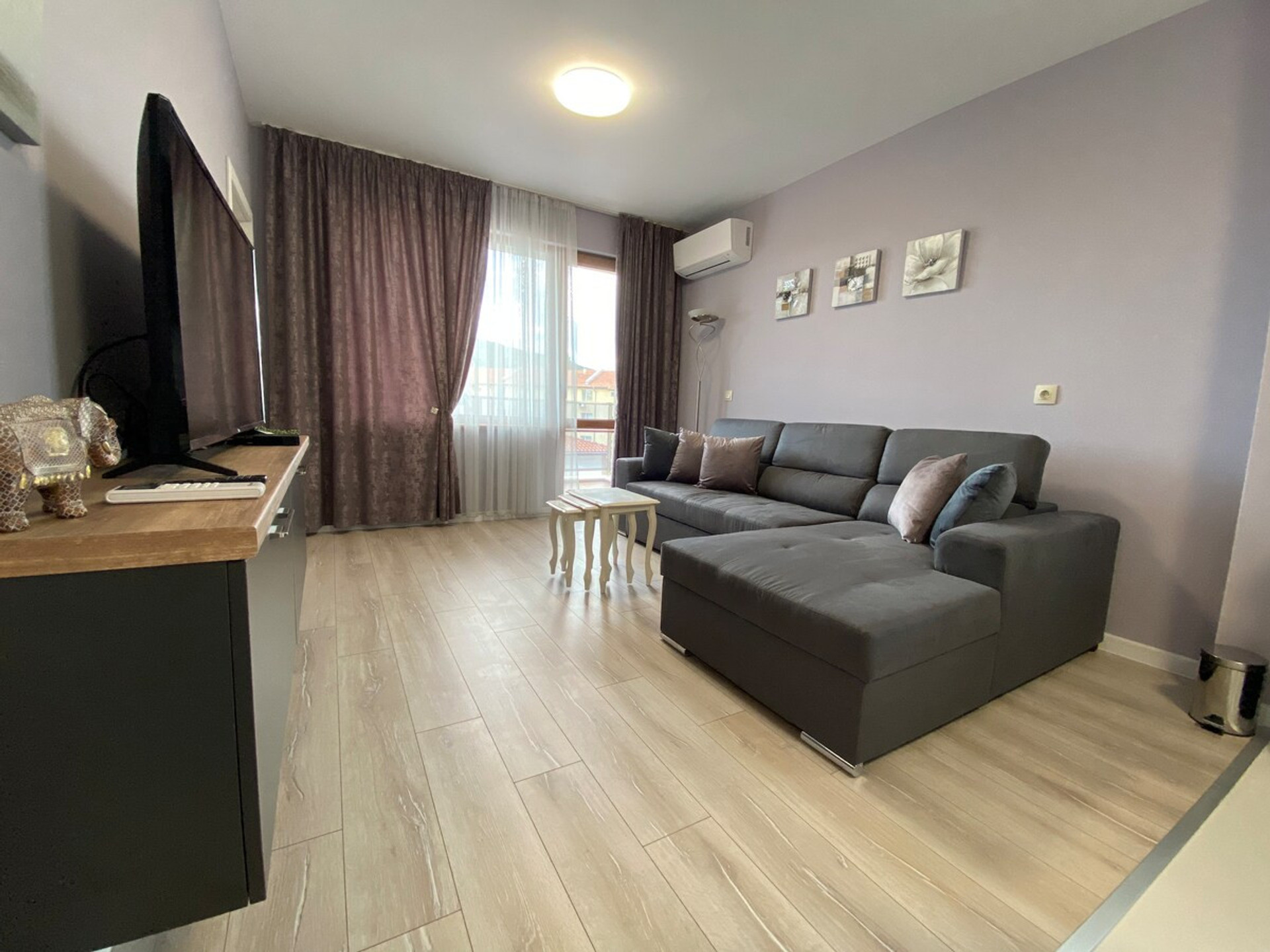 Living room image 3
