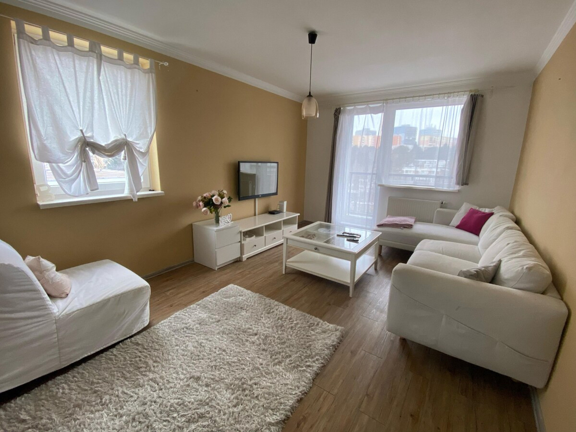 Living room image 4