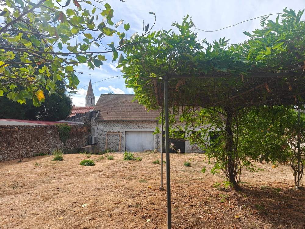 Room in Ile-de-france countryside preview