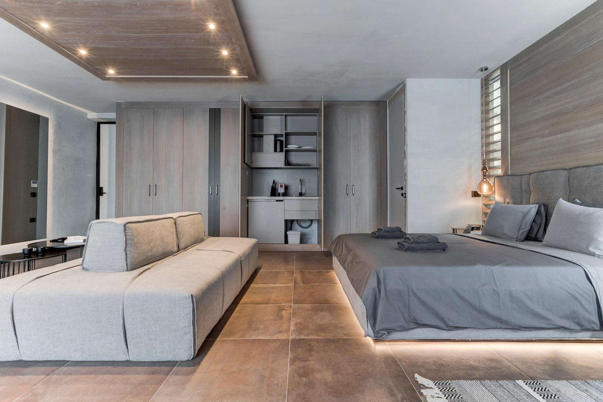 Bed, Kitchen or kitchenette, Living room, Photo of the whole room, Seating area, Bedroom