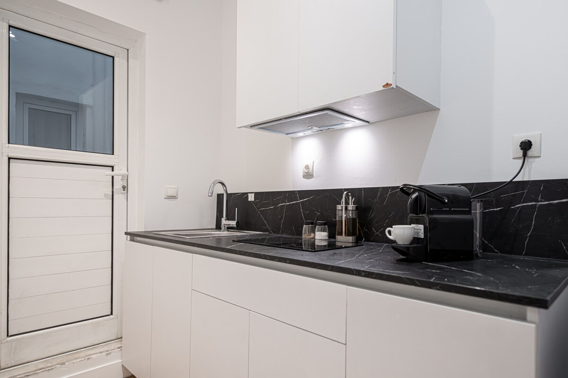 Kitchenette image 2