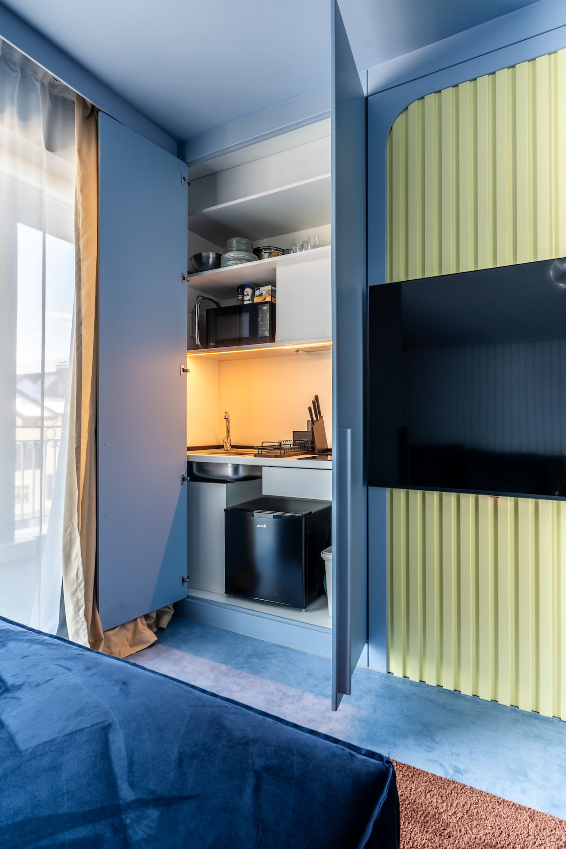 Kitchenette image 1