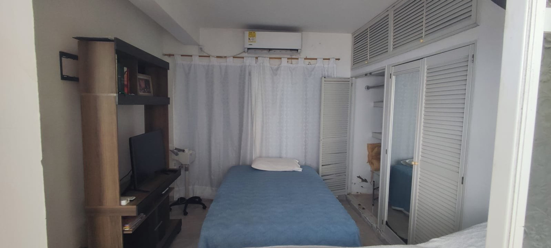 Bedroom with single bed, TV