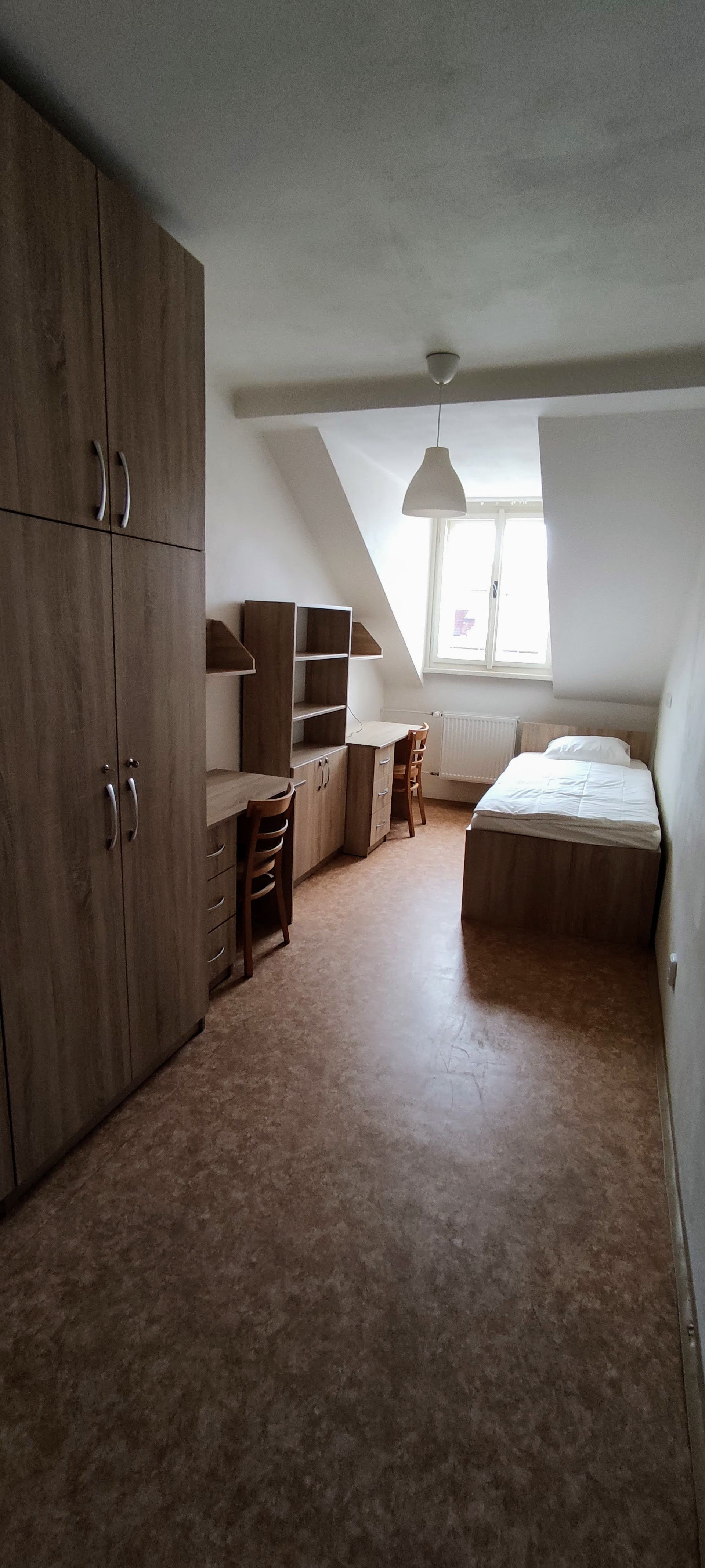 Single bedroom with wardrobe and desk