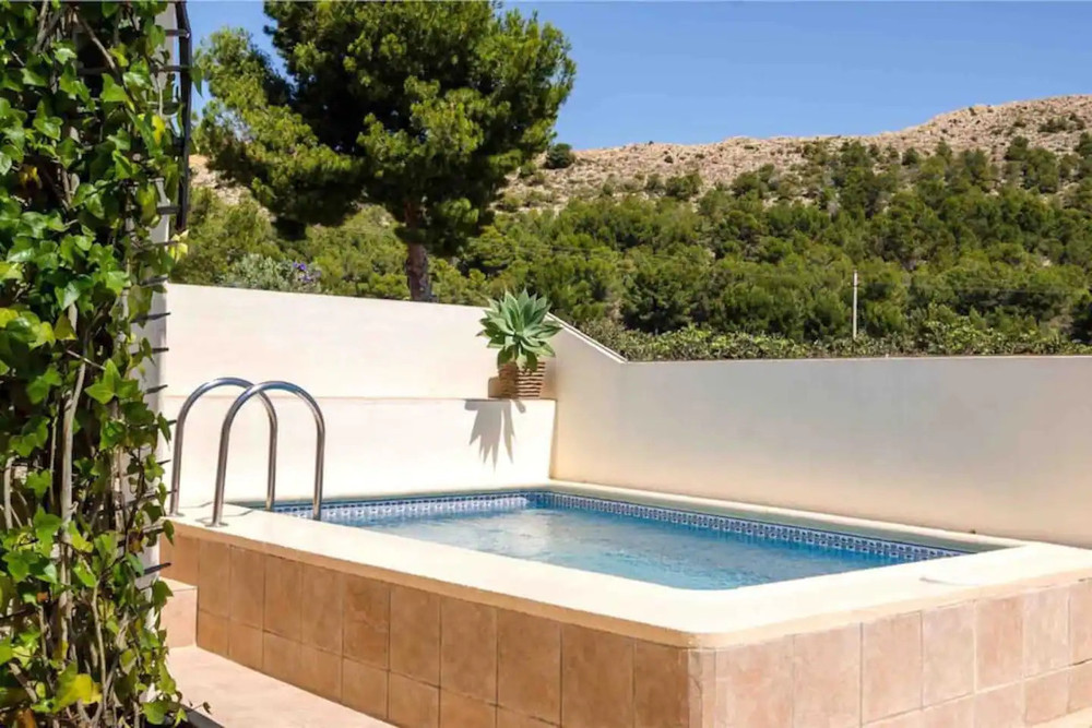 Complete house with rooftop terrace preview