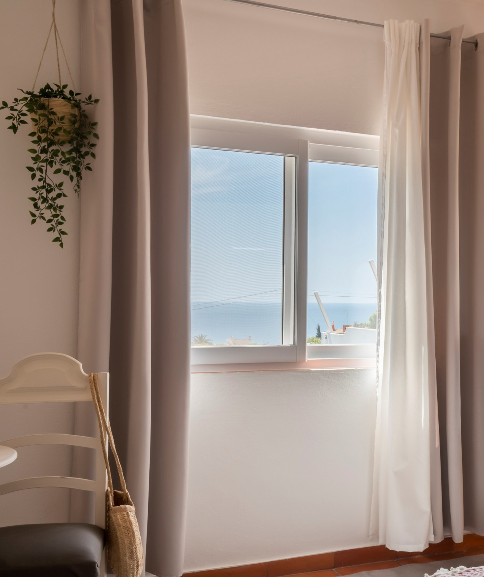 Ensuite Bedroom - Room 1 - Sea View