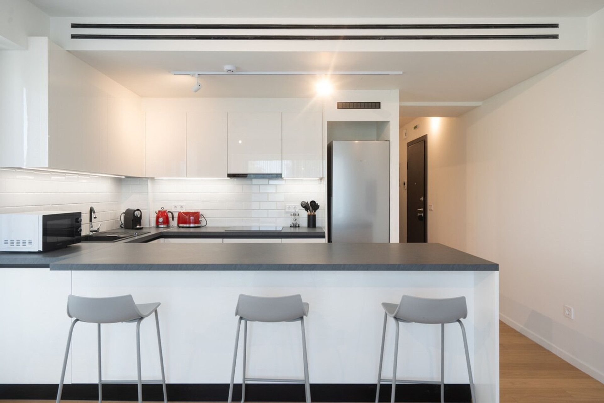Full kitchen image 1