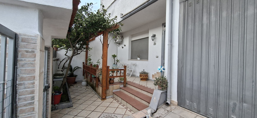 Quiet base near Salento beaches + airport preview