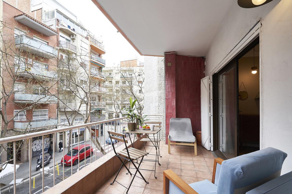 Great 3BR Apt in Poble Sec with balcony