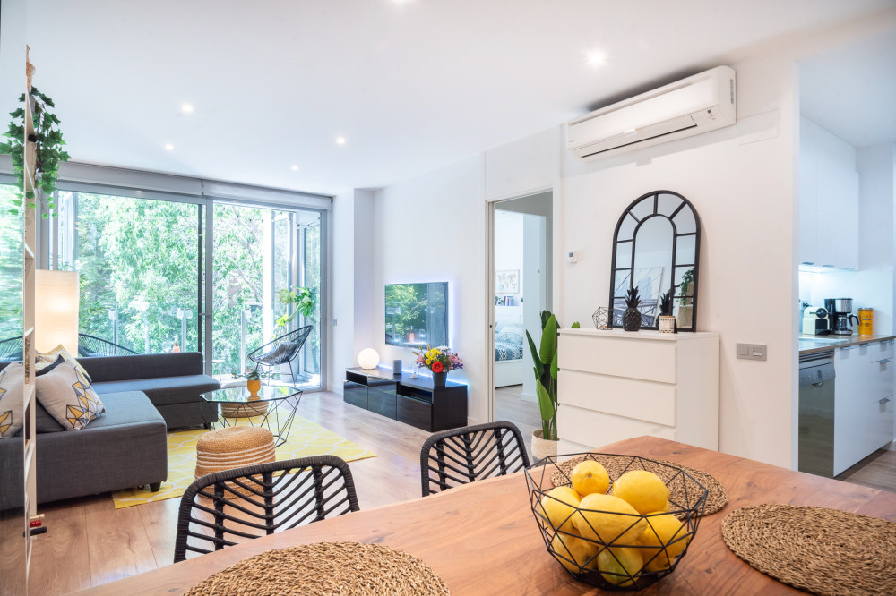 Sunny Flat with Balcony in Barcelona Center preview
