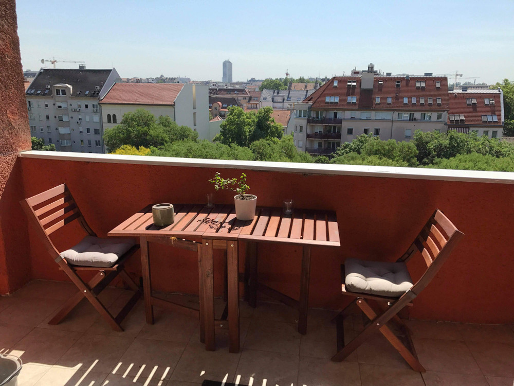 Sunny flat in the center of Budapest preview