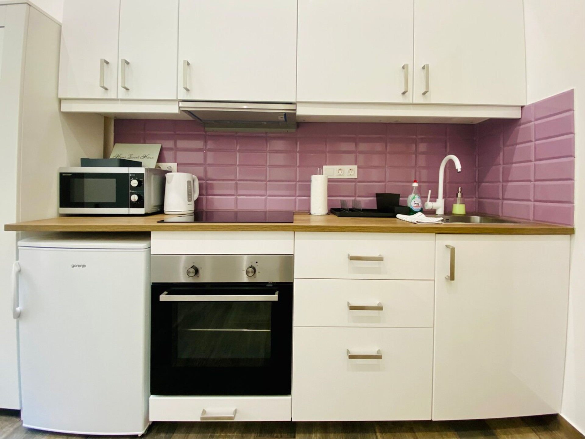 Full kitchen image 2