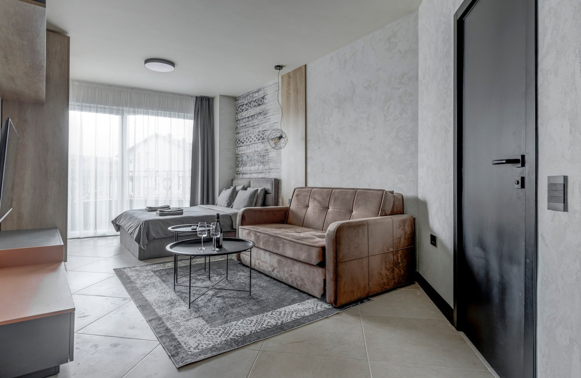 Communal lounge/TV room, Bed, Seating area