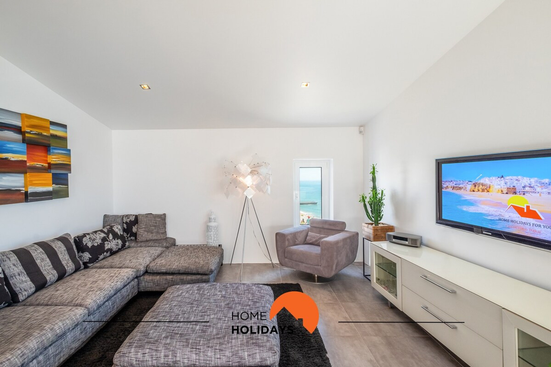 Modern and cozy lounge
