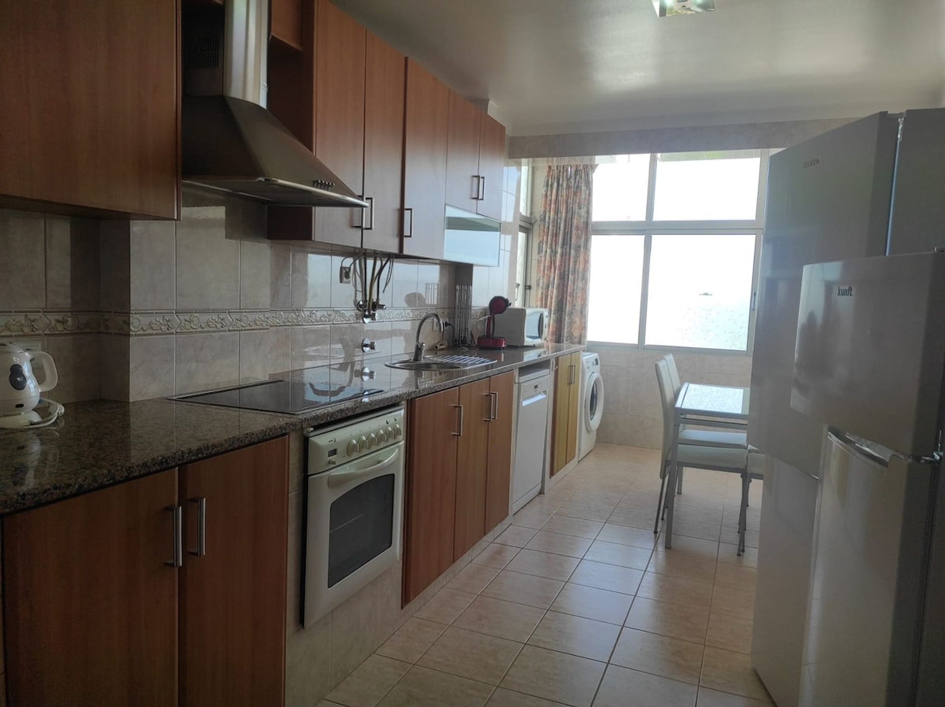 Full kitchen