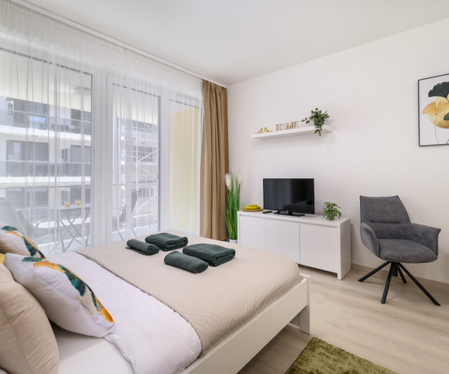 New Studio with FREE parking