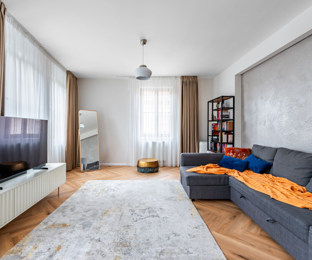 Two-bedrooms apartment with air-condition, balcony